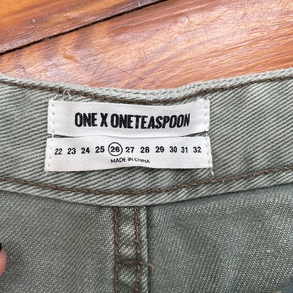 One teaspoon high waist shorts, size 26 - Picture 3 of 5